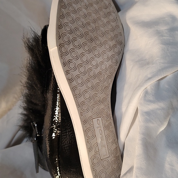 Linea Paolo patent leather and faux fur wedge sneaker - Picture 4 of 7